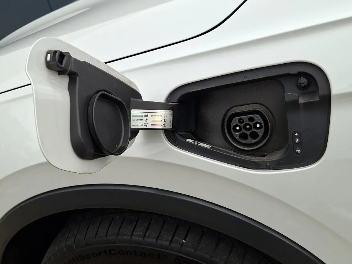 1.4 TSI e-Hybrid * FR * Panoramadak * Navigatiesysteem * Elek. Trekhaak * Leder *