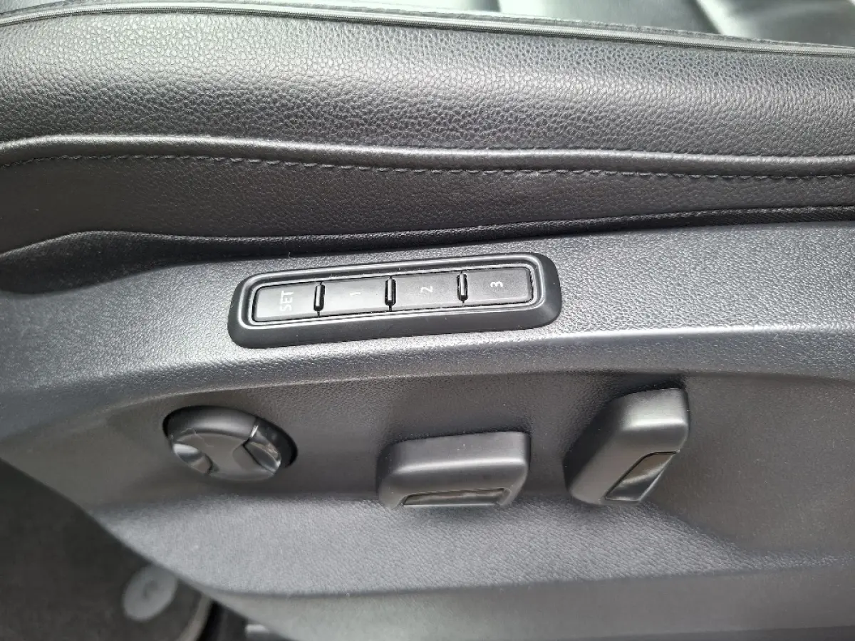 1.4 TSI e-Hybrid * FR * Panoramadak * Navigatiesysteem * Elek. Trekhaak * Leder *