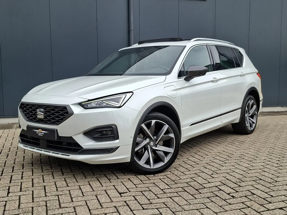 1.4 TSI e-Hybrid * FR * Panoramadak * Navigatiesysteem * Elek. Trekhaak * Leder *