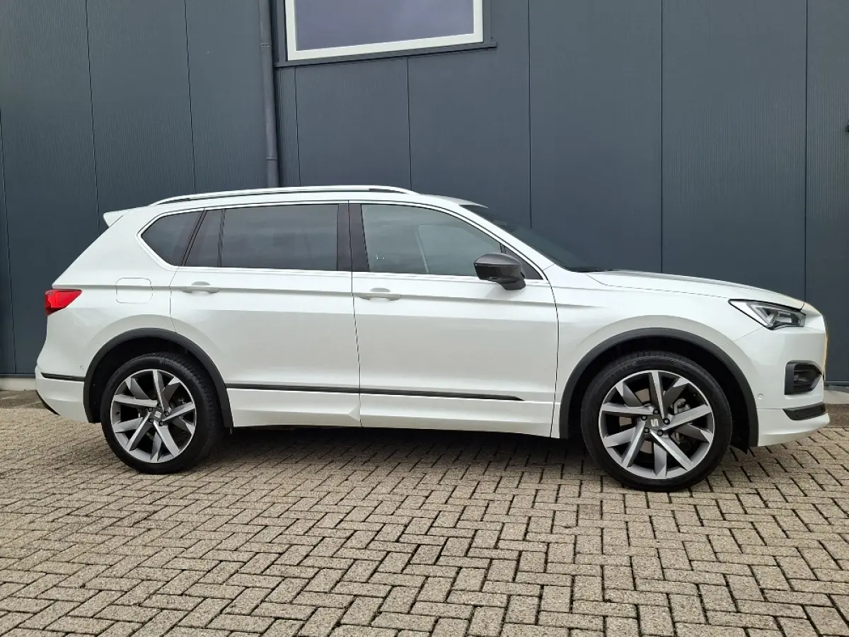 1.4 TSI e-Hybrid * FR * Panoramadak * Navigatiesysteem * Elek. Trekhaak * Leder *