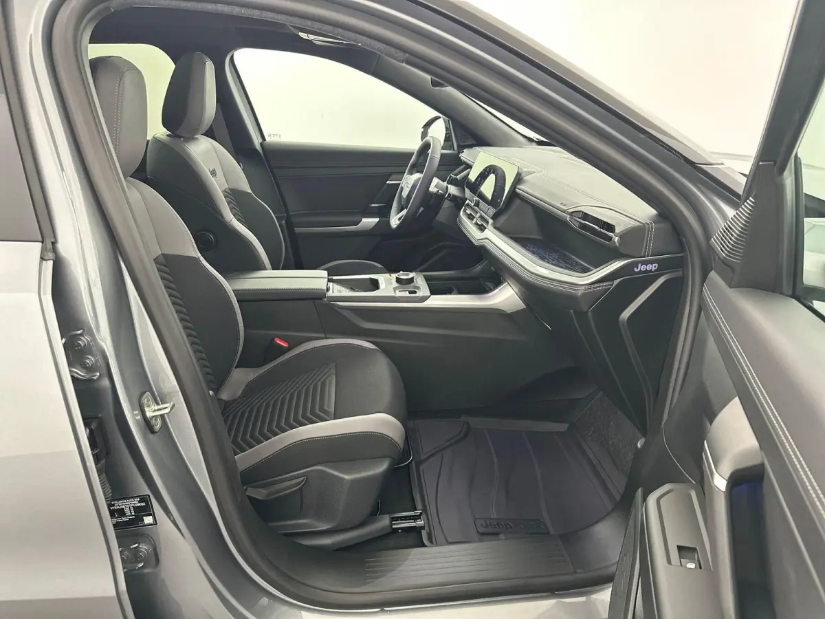 1.2 e-Hybrid First Edition | 360 graden camera | Elektrische Achterklep | PANO | Dodehoekdetectie | Apple Carplay & Android Auto | Navigatie | Stoel&Stuur Verwarming |