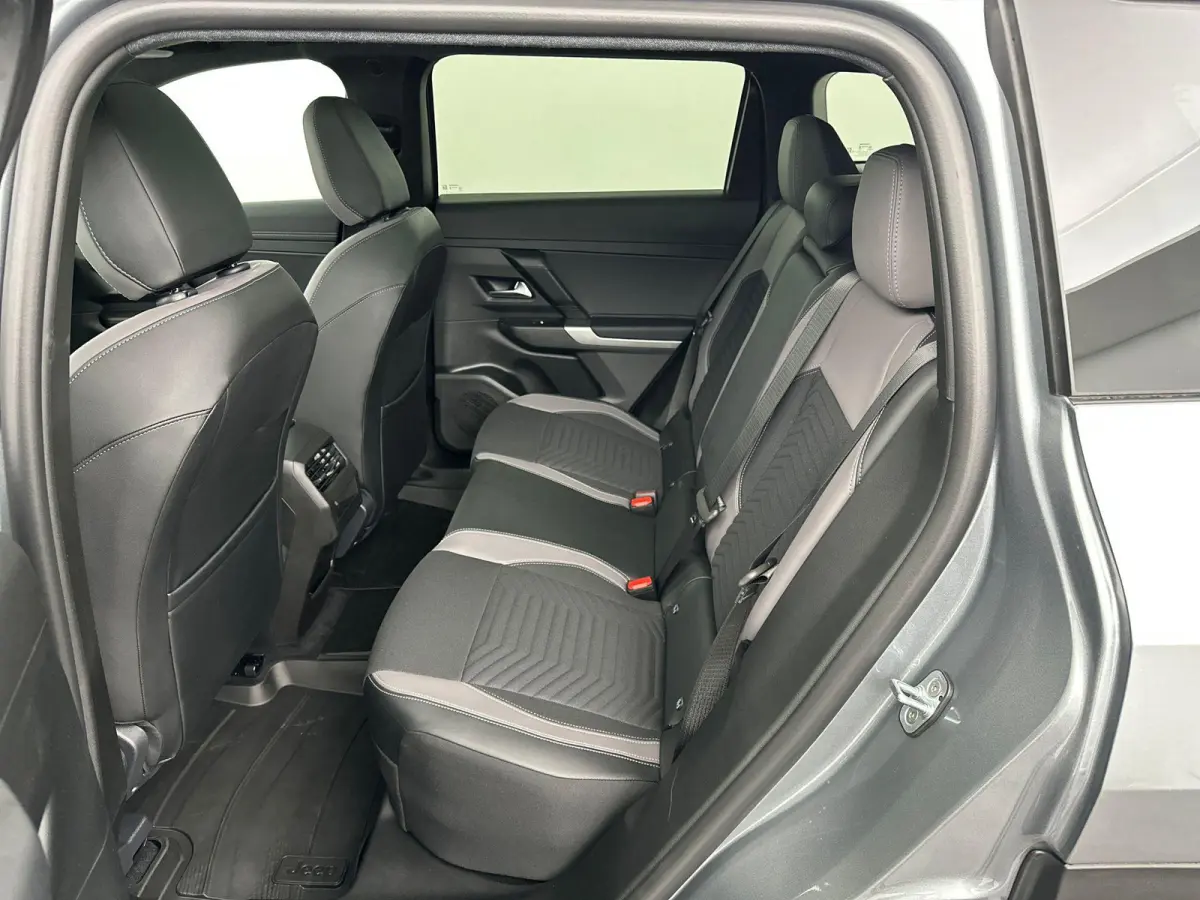 1.2 e-Hybrid First Edition | 360 graden camera | Elektrische Achterklep | PANO | Dodehoekdetectie | Apple Carplay & Android Auto | Navigatie | Stoel&Stuur Verwarming |