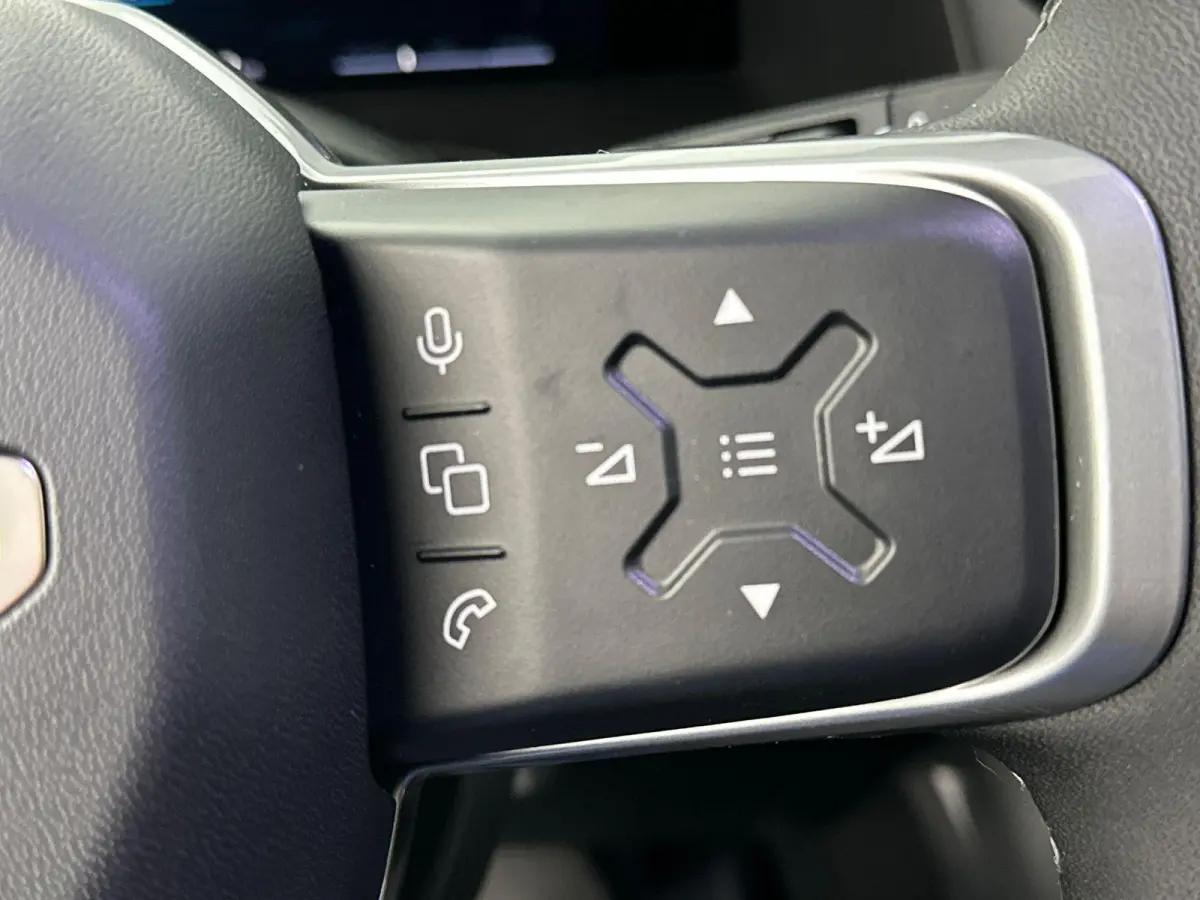 1.2 e-Hybrid First Edition | 360 graden camera | Elektrische Achterklep | PANO | Dodehoekdetectie | Apple Carplay & Android Auto | Navigatie | Stoel&Stuur Verwarming |