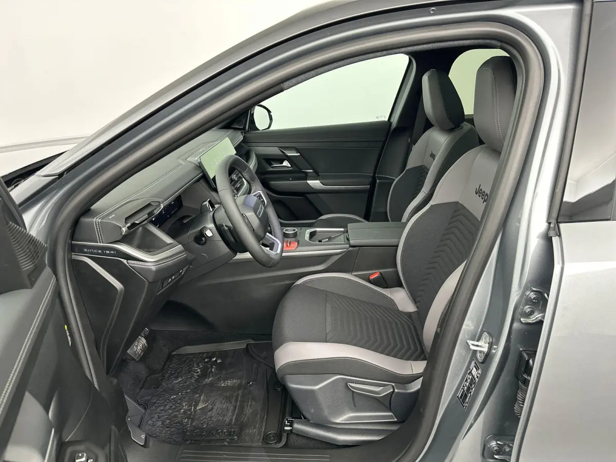 1.2 e-Hybrid First Edition | 360 graden camera | Elektrische Achterklep | PANO | Dodehoekdetectie | Apple Carplay & Android Auto | Navigatie | Stoel&Stuur Verwarming |