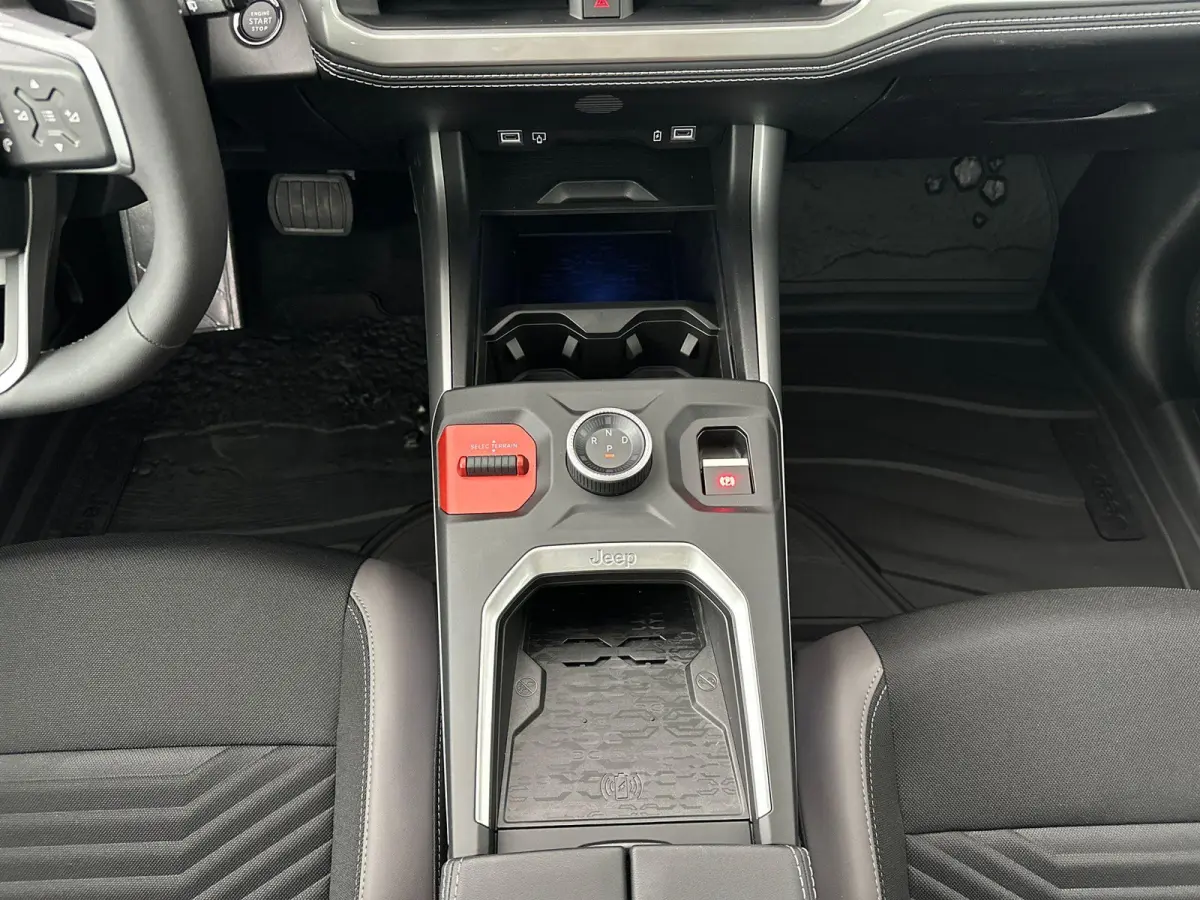 1.2 e-Hybrid First Edition | 360 graden camera | Elektrische Achterklep | PANO | Dodehoekdetectie | Apple Carplay & Android Auto | Navigatie | Stoel&Stuur Verwarming |