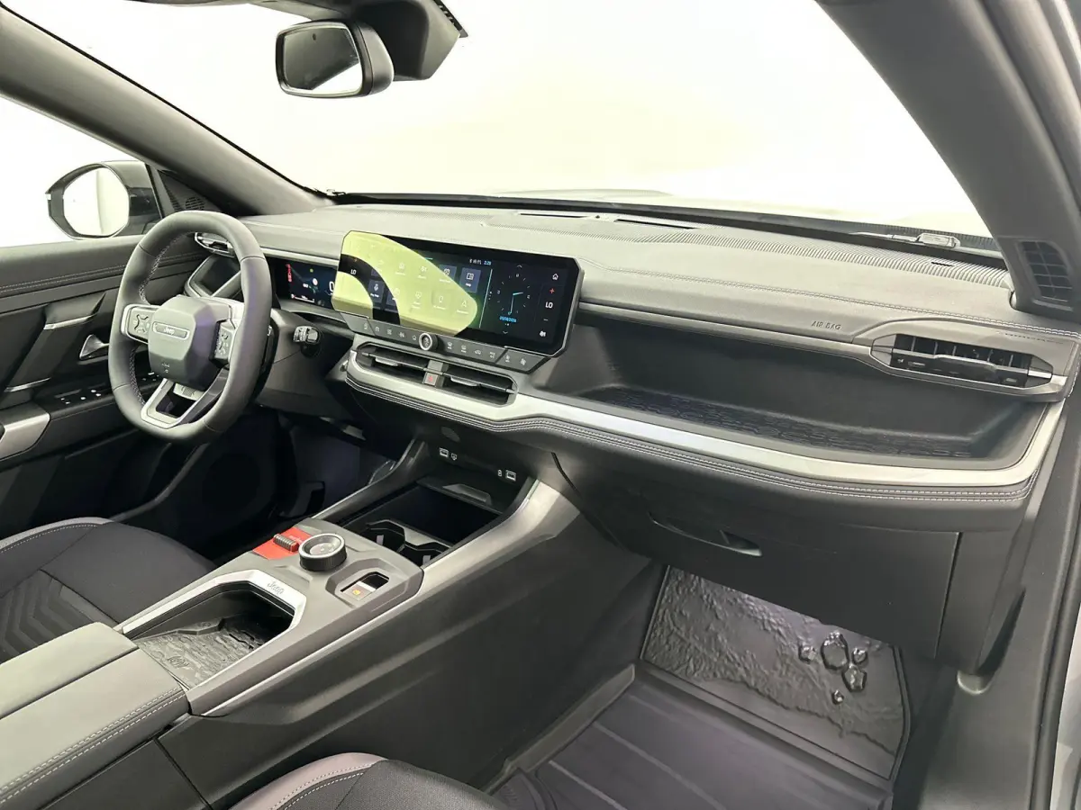 1.2 e-Hybrid First Edition | 360 graden camera | Elektrische Achterklep | PANO | Dodehoekdetectie | Apple Carplay & Android Auto | Navigatie | Stoel&Stuur Verwarming |