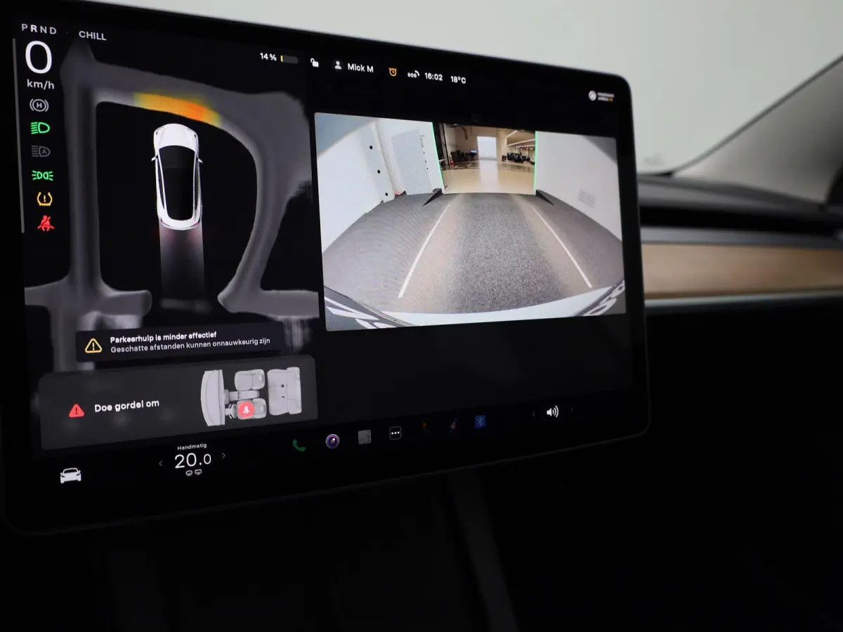 RWD Long Range | PANORAMADAK | ACHTERUITRIJCAMERA | ELEKTRISCHE KOFFERKLEP | LEDEREN BEKLEDING | CLIMATE CONTROL | ADAPTIVE CRUISE CONTROL | LED VERLICHTING |