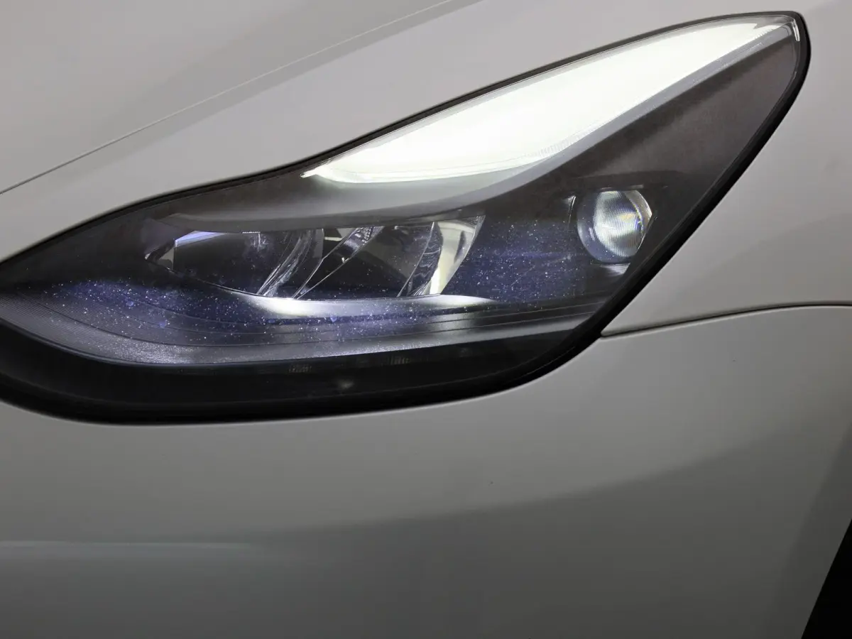 RWD Long Range | PANORAMADAK | ACHTERUITRIJCAMERA | ELEKTRISCHE KOFFERKLEP | LEDEREN BEKLEDING | CLIMATE CONTROL | ADAPTIVE CRUISE CONTROL | LED VERLICHTING |