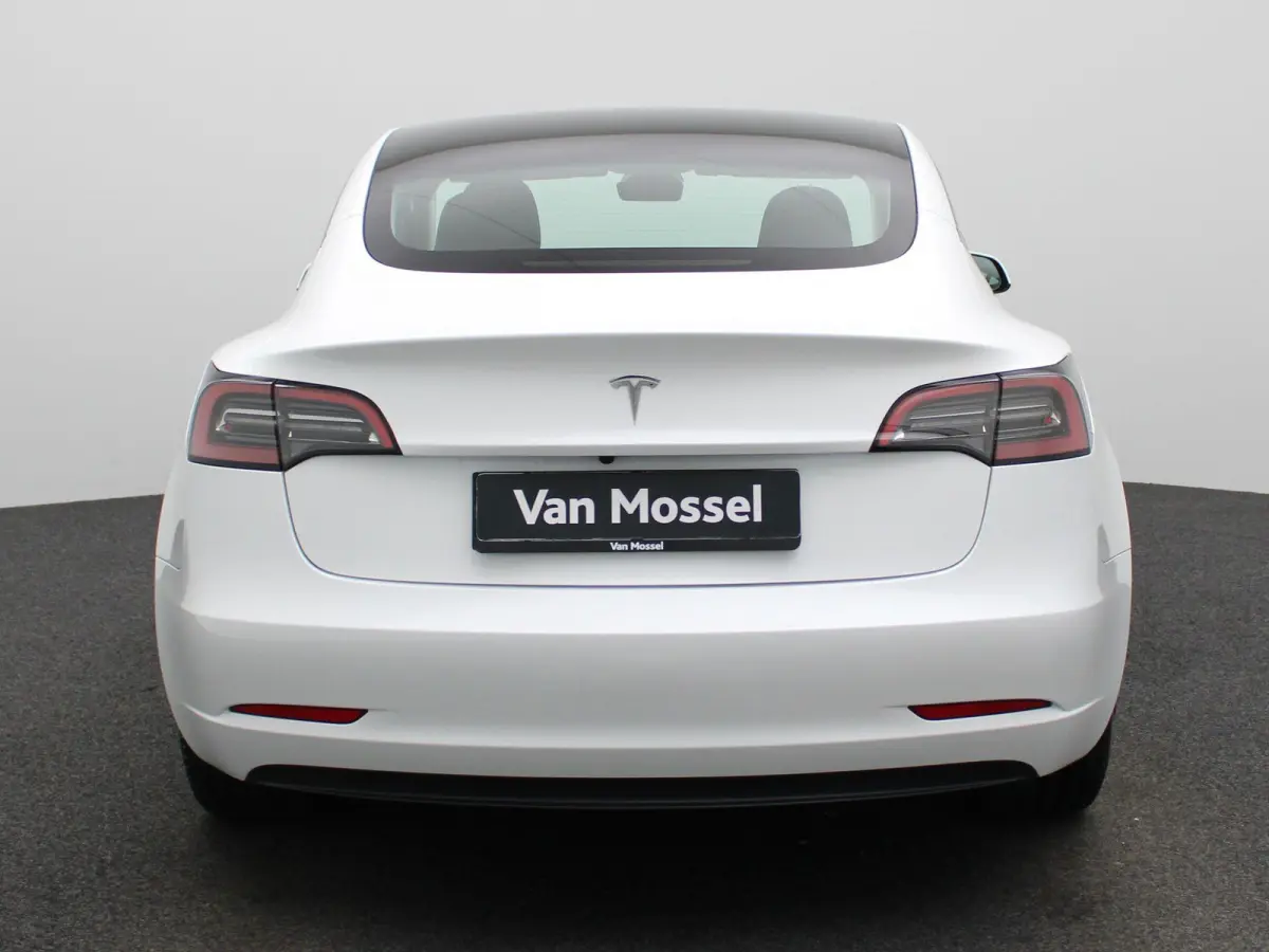 RWD Long Range | WORDT VERWACHT | PANORAMADAK | ACHTERUITRIJCAMERA | ELEKTRISCHE KOFFERKLEP | LEDEREN BEKLEDING | CLIMATE CONTROL | ADAPTIVE CRUISE CONTROL | LED VERLICHTING |