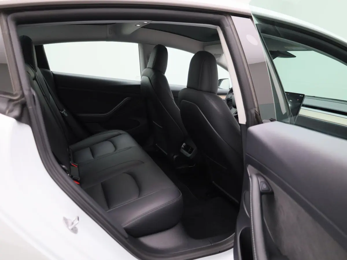 RWD Long Range | PANORAMADAK | ACHTERUITRIJCAMERA | ELEKTRISCHE KOFFERKLEP | LEDEREN BEKLEDING | CLIMATE CONTROL | ADAPTIVE CRUISE CONTROL | LED VERLICHTING |