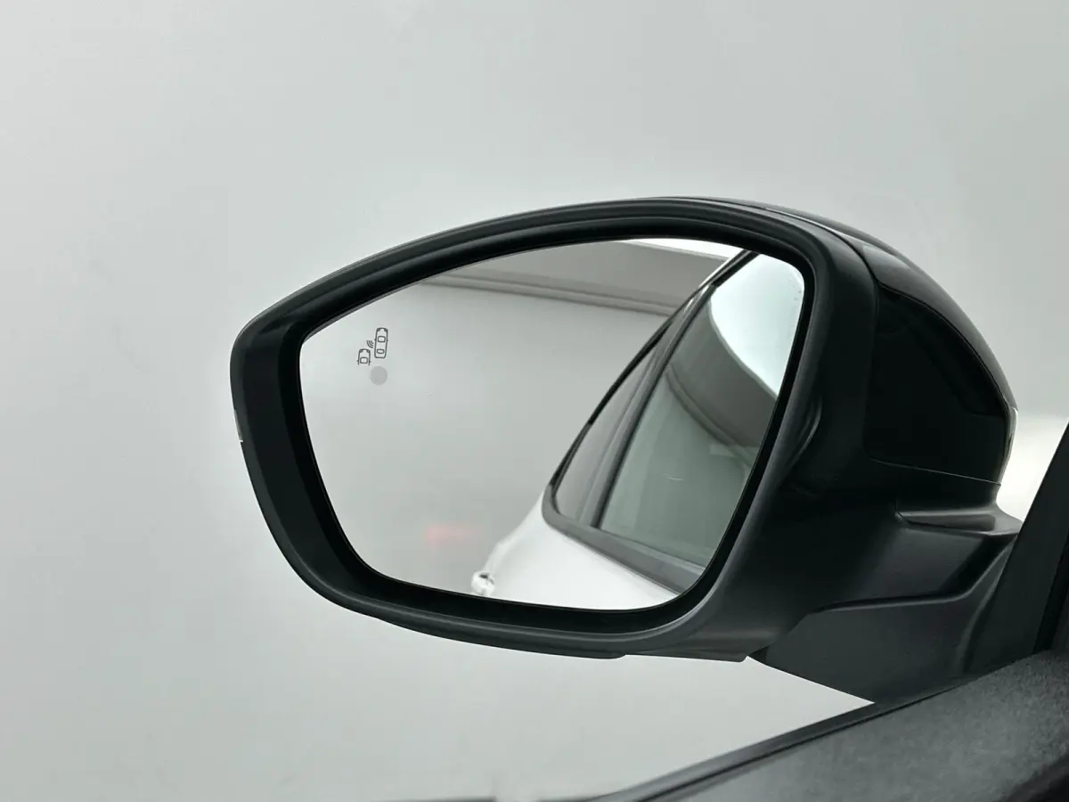1.2 Turbo Hybrid Ultimate | Camera | Sensoren V+A | Navigatie | Suede Bekleding | AGR Stoelen | Elektrische Bestuurdersstoel met Massagefunctie | Stoel&Stuur Verwarming | Apple Carplay&Andro
