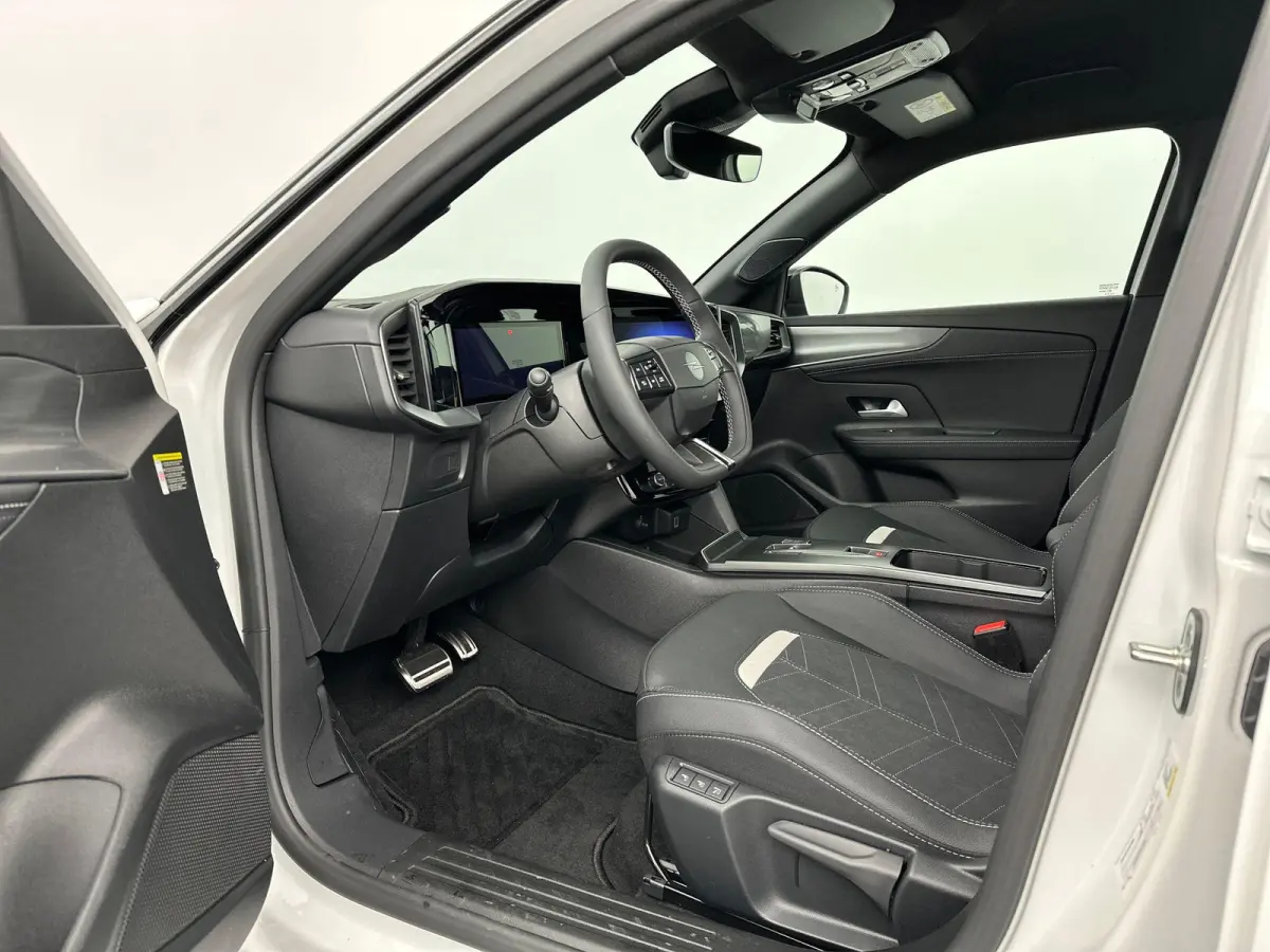 1.2 Turbo Hybrid Ultimate | Camera | Sensoren V+A | Navigatie | Suede Bekleding | AGR Stoelen | Elektrische Bestuurdersstoel met Massagefunctie | Stoel&Stuur Verwarming | Apple Carplay&Andro