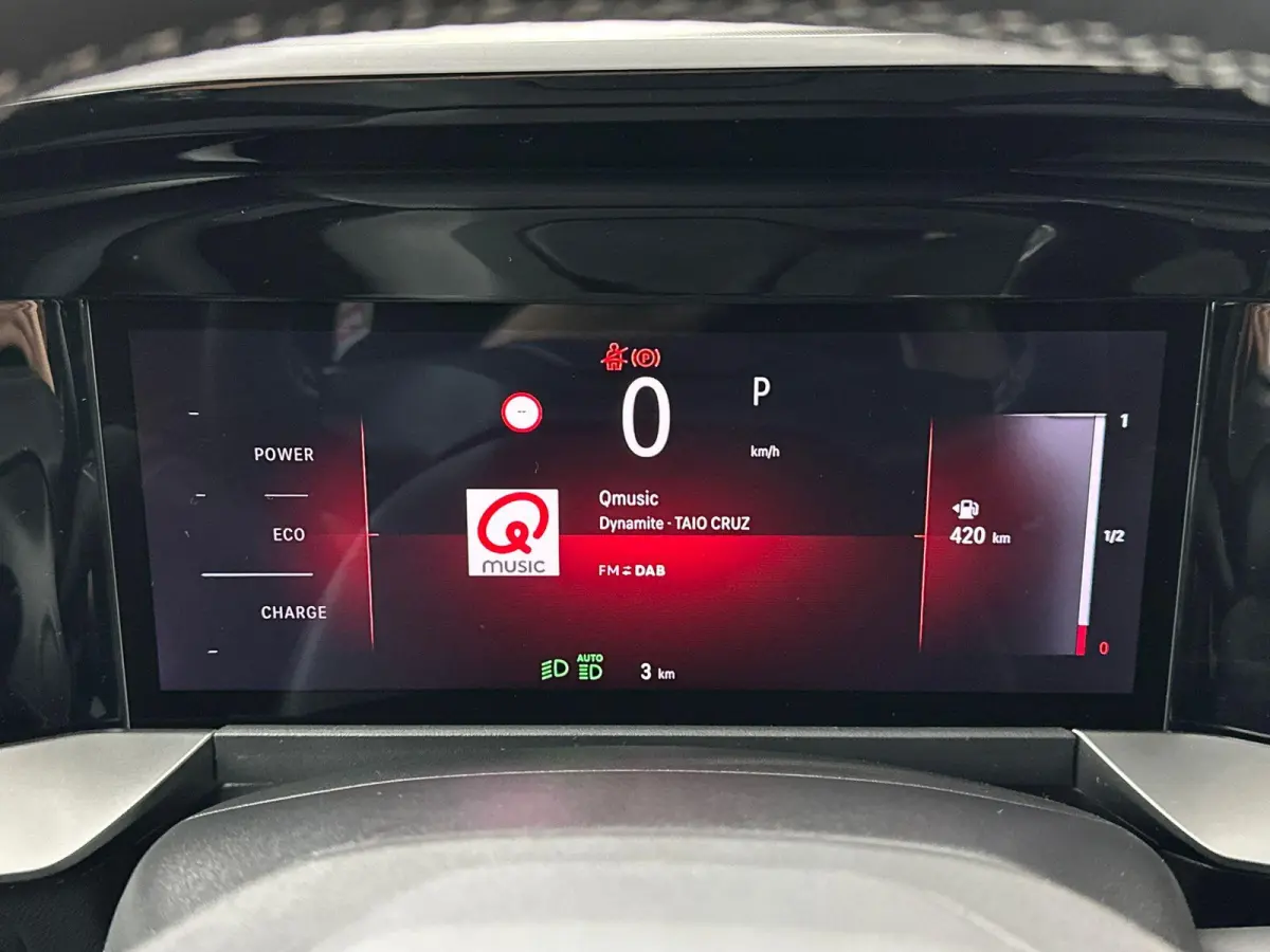 1.2 Turbo Hybrid Ultimate | Camera | Sensoren V+A | Navigatie | Suede Bekleding | AGR Stoelen | Elektrische Bestuurdersstoel met Massagefunctie | Stoel&Stuur Verwarming | Apple Carplay&Andro