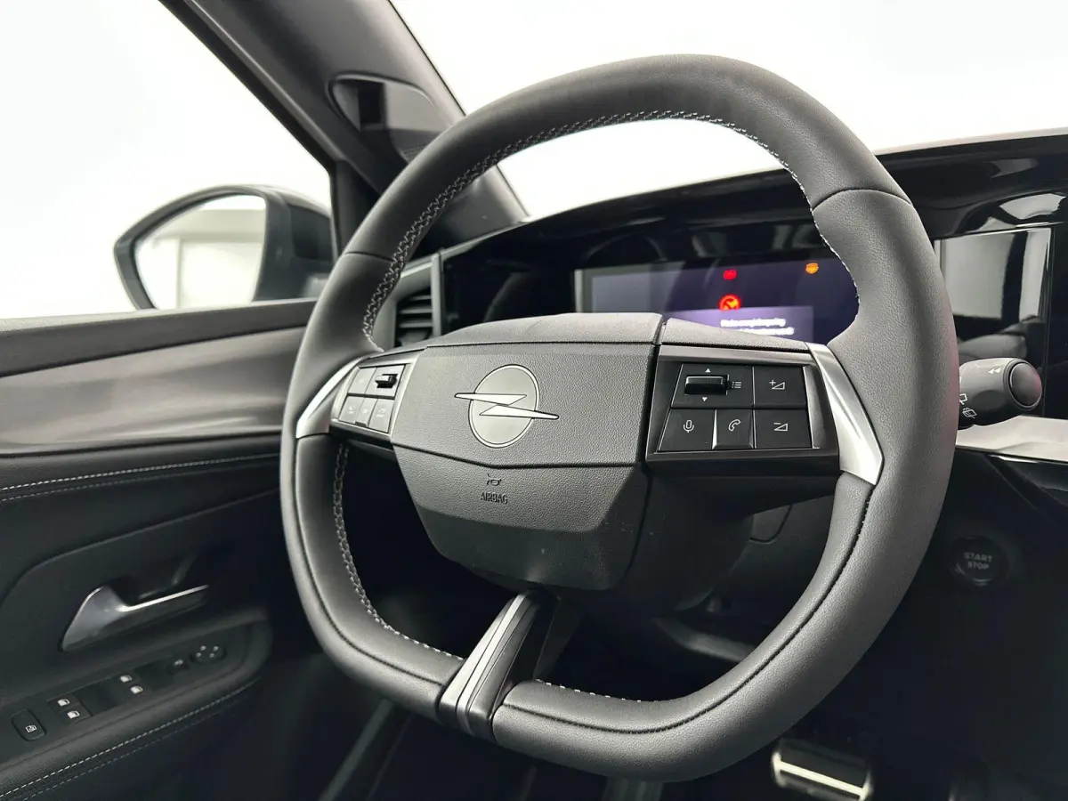 1.2 Turbo Hybrid Ultimate | Camera | Sensoren V+A | Navigatie | Suede Bekleding | AGR Stoelen | Elektrische Bestuurdersstoel met Massagefunctie | Stoel&Stuur Verwarming | Apple Carplay&Andro