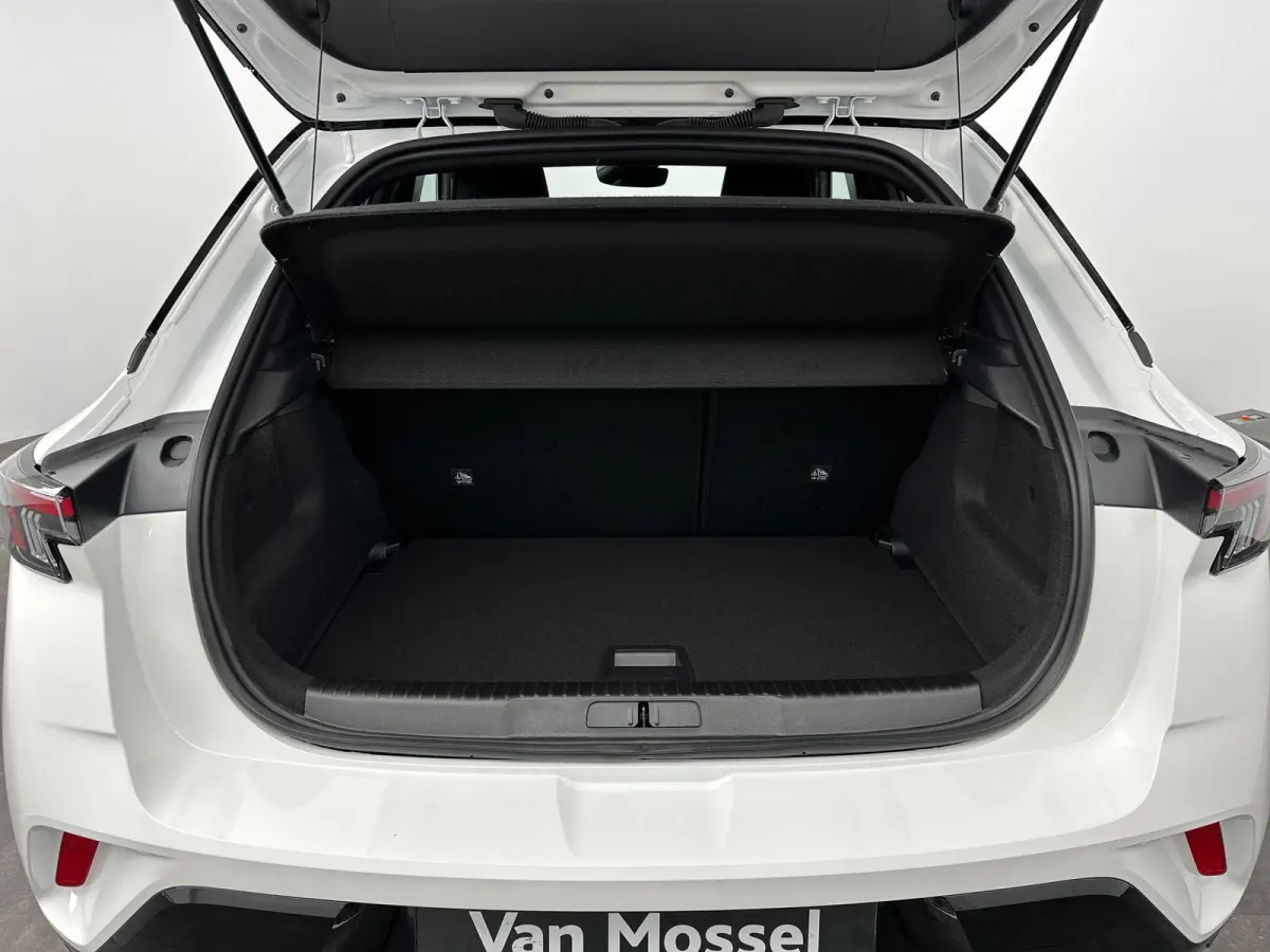 1.2 Turbo Hybrid Ultimate | Camera | Sensoren V+A | Navigatie | Suede Bekleding | AGR Stoelen | Elektrische Bestuurdersstoel met Massagefunctie | Stoel&Stuur Verwarming | Apple Carplay&Andro