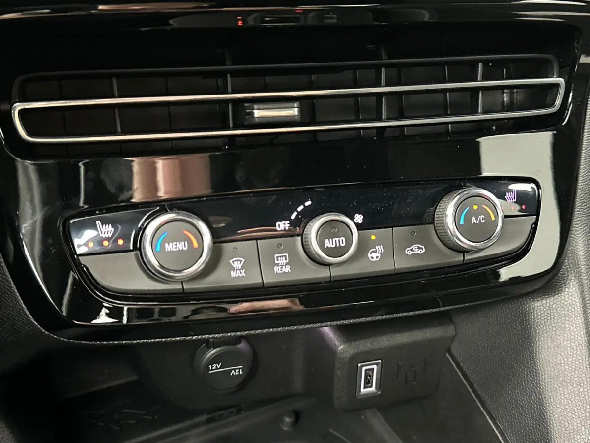 1.2 Turbo Hybrid Ultimate | Camera | Sensoren V+A | Navigatie | Suede Bekleding | AGR Stoelen | Elektrische Bestuurdersstoel met Massagefunctie | Stoel&Stuur Verwarming | Apple Carplay&Andro