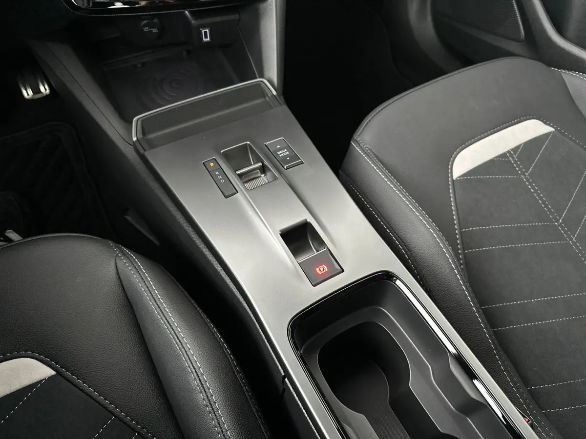 1.2 Turbo Hybrid Ultimate | Camera | Sensoren V+A | Navigatie | Suede Bekleding | AGR Stoelen | Elektrische Bestuurdersstoel met Massagefunctie | Stoel&Stuur Verwarming | Apple Carplay&Andro
