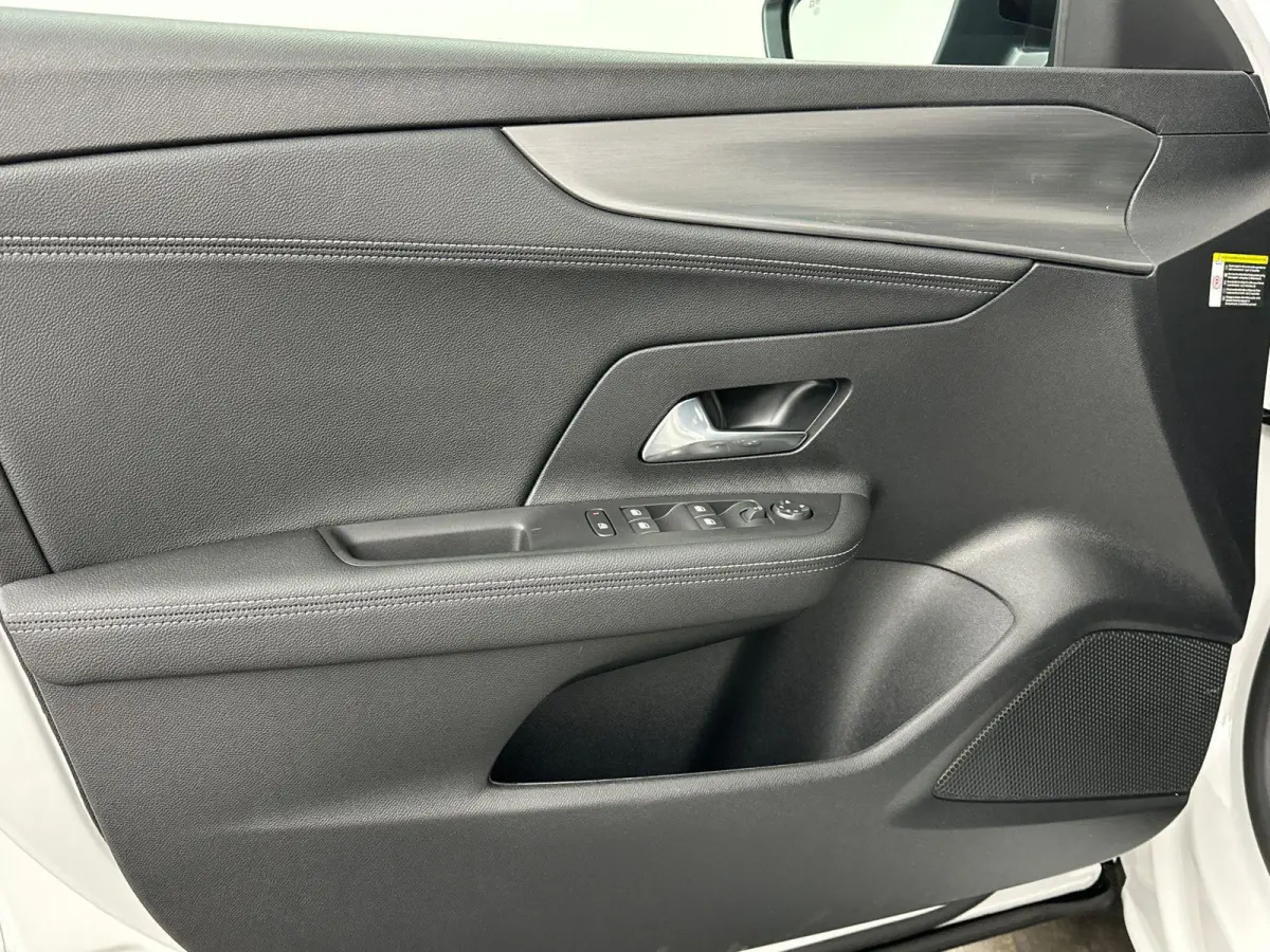 1.2 Turbo Hybrid Ultimate | Camera | Sensoren V+A | Navigatie | Suede Bekleding | AGR Stoelen | Elektrische Bestuurdersstoel met Massagefunctie | Stoel&Stuur Verwarming | Apple Carplay&Andro
