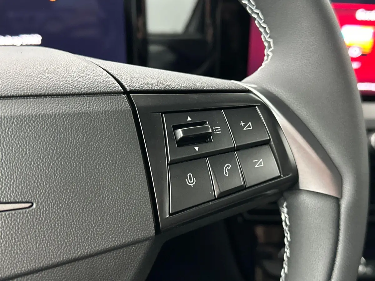 1.2 Turbo Hybrid Ultimate | Camera | Sensoren V+A | Navigatie | Suede Bekleding | AGR Stoelen | Elektrische Bestuurdersstoel met Massagefunctie | Stoel&Stuur Verwarming | Apple Carplay&Andro