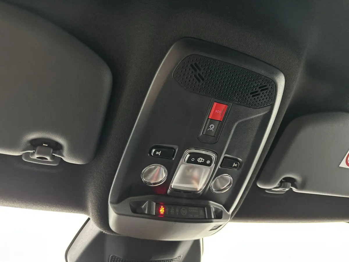 1.2 Turbo Hybrid Ultimate | Camera | Sensoren V+A | Navigatie | Suede Bekleding | AGR Stoelen | Elektrische Bestuurdersstoel met Massagefunctie | Stoel&Stuur Verwarming | Apple Carplay&Andro
