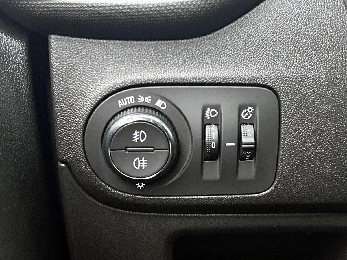 1.2 Turbo Elegance | Apple CarPlay/Android Auto | LMV | Cruise control | Camera | Climate