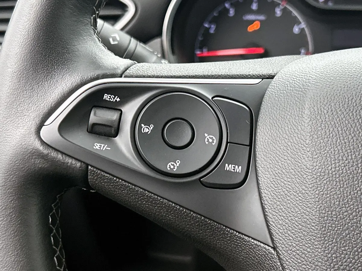 1.2 Turbo Elegance | Apple CarPlay/Android Auto | LMV | Cruise control | Camera | Climate