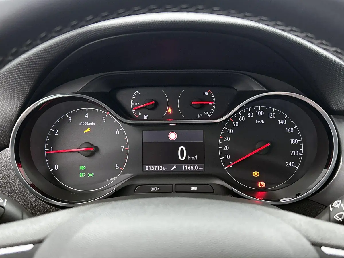 1.2 Turbo Elegance | Apple CarPlay/Android Auto | LMV | Cruise control | Camera | Climate