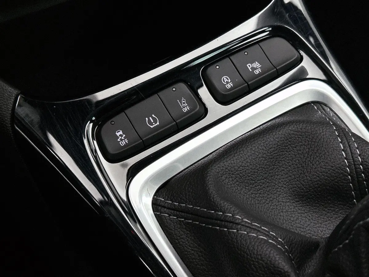 1.2 Turbo Elegance | Apple CarPlay/Android Auto | LMV | Cruise control | Camera | Climate