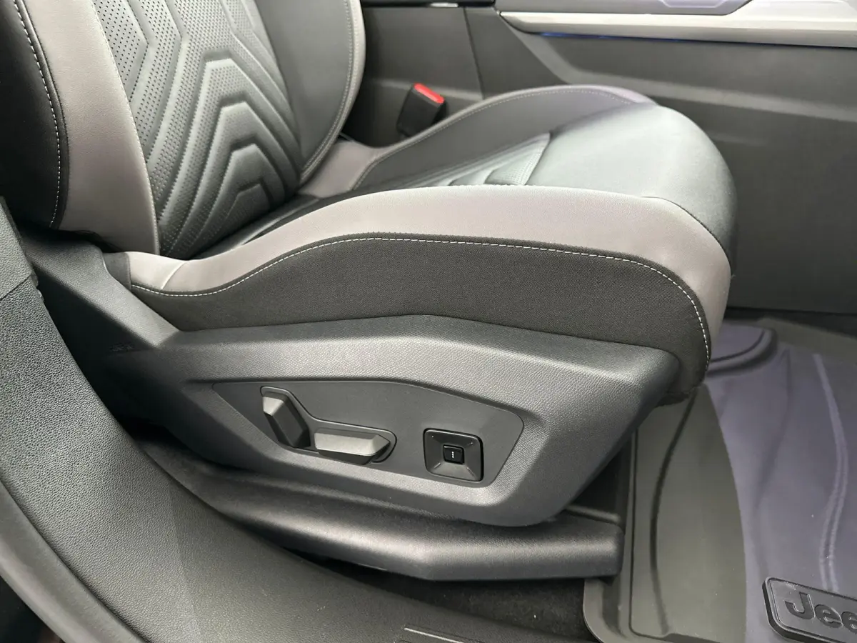 1.6 e-Hybrid Plug-In First Edition | Navigatie | Stoel & Stuur Verwarming | PANO | 360 graden camera | Verbeterde Audio | Apple Carplay&Android Auto | Tot 8 jaar garantie!