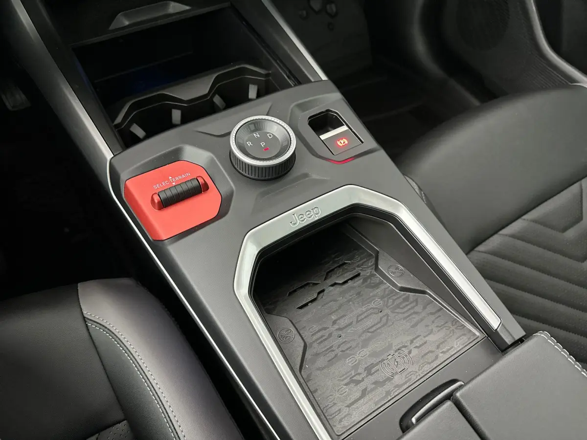 1.6 e-Hybrid Plug-In First Edition | Navigatie | Stoel & Stuur Verwarming | PANO | 360 graden camera | Verbeterde Audio | Apple Carplay&Android Auto | Tot 8 jaar garantie!