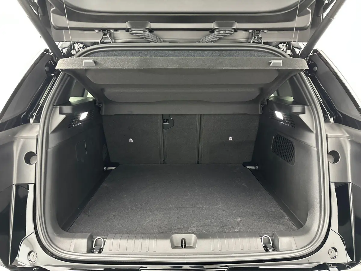 1.6 e-Hybrid Plug-In First Edition | Navigatie | Stoel & Stuur Verwarming | PANO | 360 graden camera | Verbeterde Audio | Apple Carplay&Android Auto | Tot 8 jaar garantie!