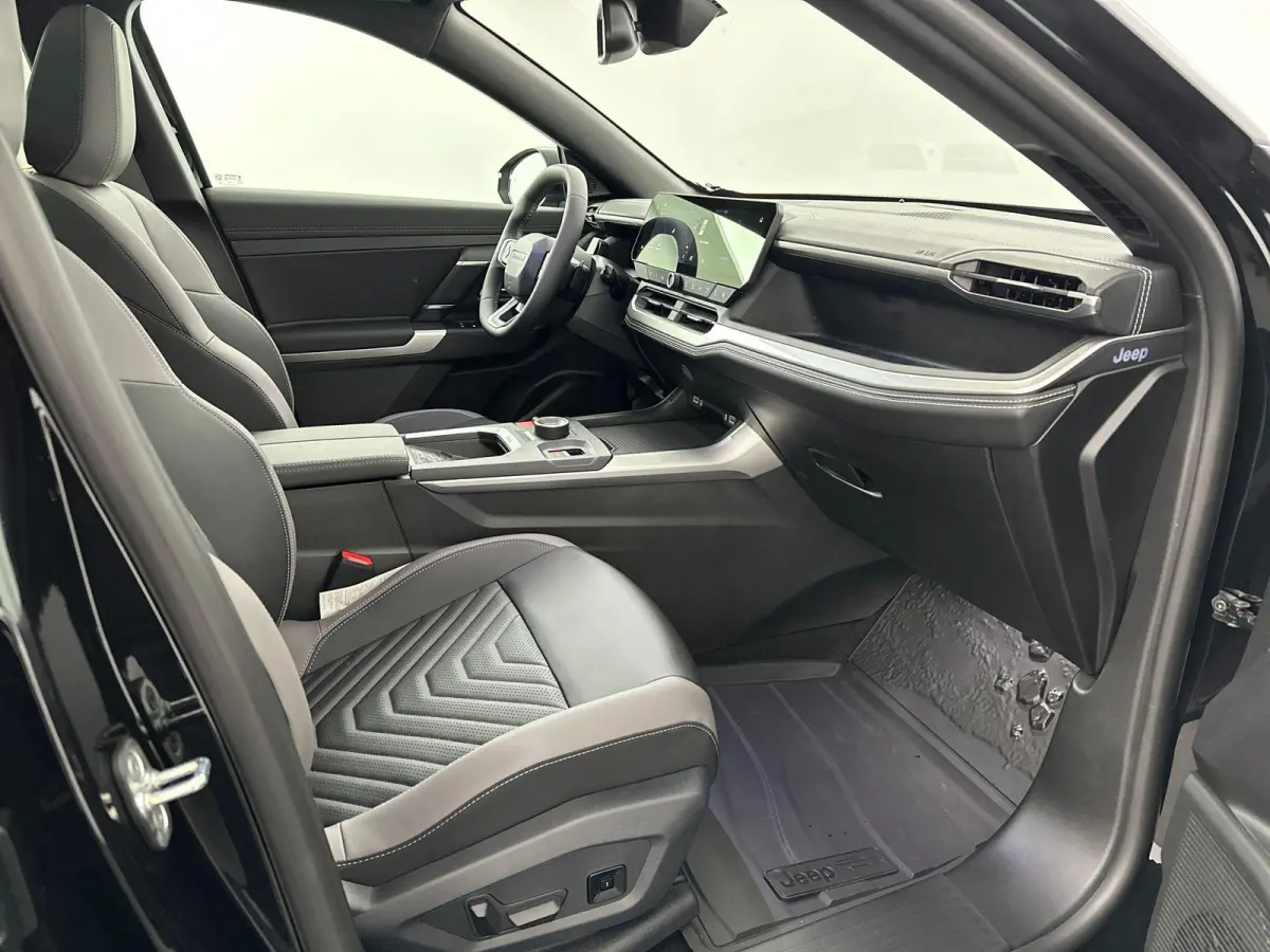 1.6 e-Hybrid Plug-In First Edition | Navigatie | Stoel & Stuur Verwarming | PANO | 360 graden camera | Verbeterde Audio | Apple Carplay&Android Auto | Tot 8 jaar garantie!