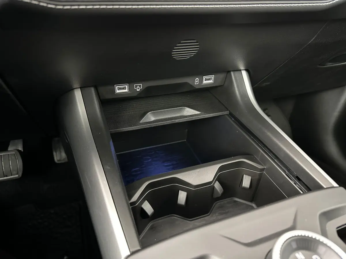 1.6 e-Hybrid Plug-In First Edition | Navigatie | Stoel & Stuur Verwarming | PANO | 360 graden camera | Verbeterde Audio | Apple Carplay&Android Auto | Tot 8 jaar garantie!