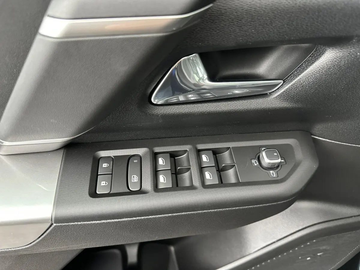1.6 e-Hybrid Plug-In First Edition | Navigatie | Stoel & Stuur Verwarming | PANO | 360 graden camera | Verbeterde Audio | Apple Carplay&Android Auto | Tot 8 jaar garantie!