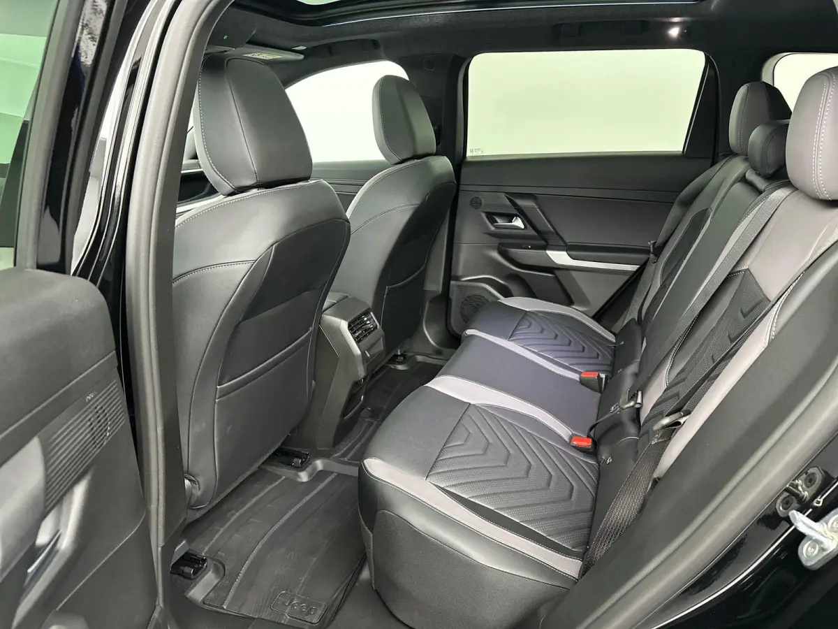 1.6 e-Hybrid Plug-In First Edition | Navigatie | Stoel & Stuur Verwarming | PANO | 360 graden camera | Verbeterde Audio | Apple Carplay&Android Auto | Tot 8 jaar garantie!