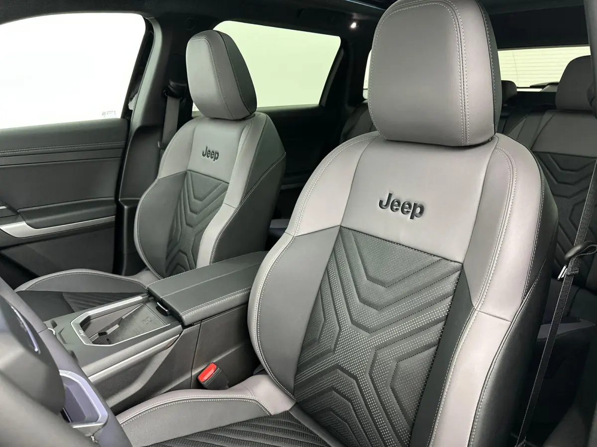 1.6 e-Hybrid Plug-In First Edition | Navigatie | Stoel & Stuur Verwarming | PANO | 360 graden camera | Verbeterde Audio | Apple Carplay&Android Auto | Tot 8 jaar garantie!