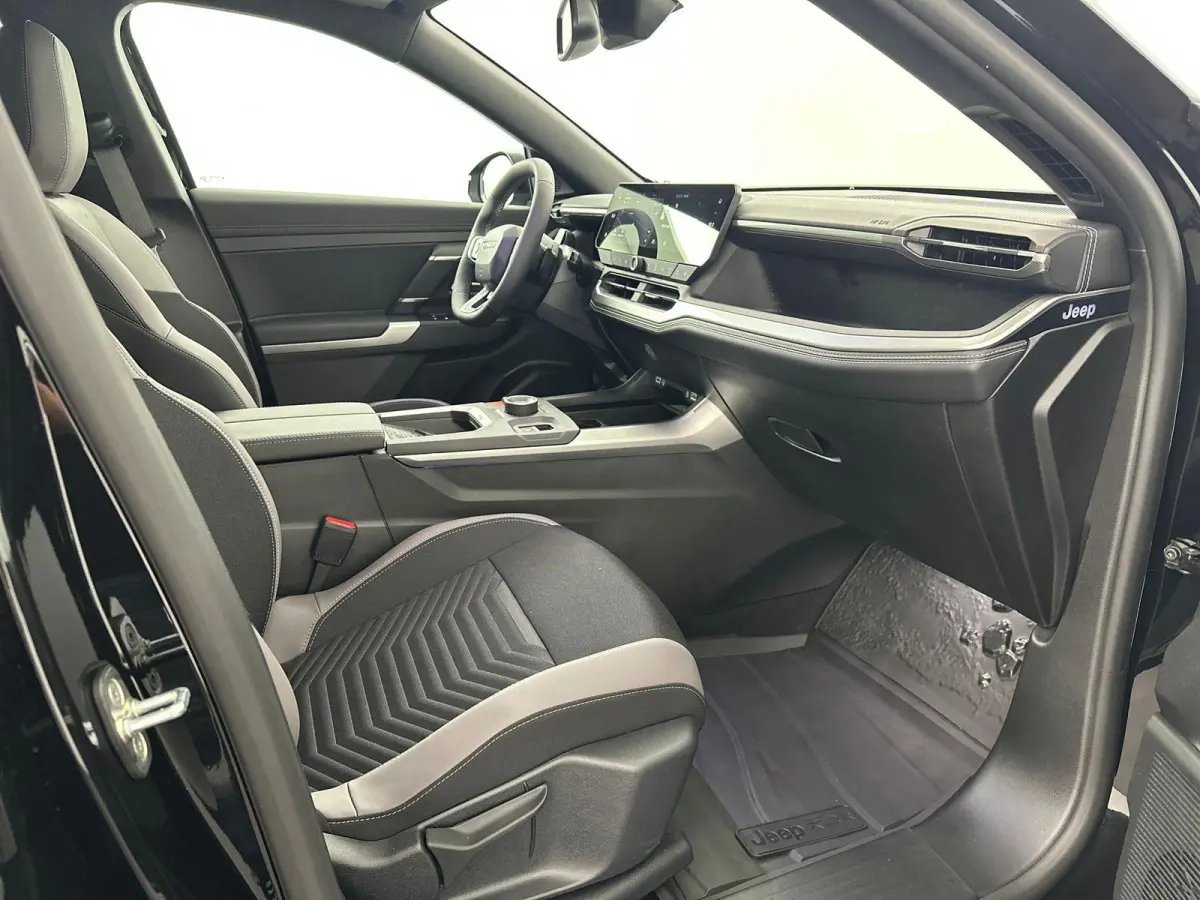 First Edition 74 kWh | Navigatie | Stoel & Stuur Verwarming | 360 graden camera | Dodehoekdetectie | Apple Carplay&Android Auto | Tot 8 jaar garantie!