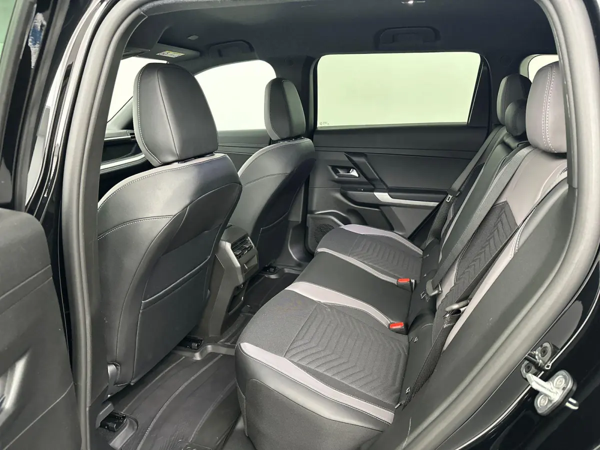 First Edition 74 kWh | Navigatie | Stoel & Stuur Verwarming | 360 graden camera | Dodehoekdetectie | Apple Carplay&Android Auto | Tot 8 jaar garantie!
