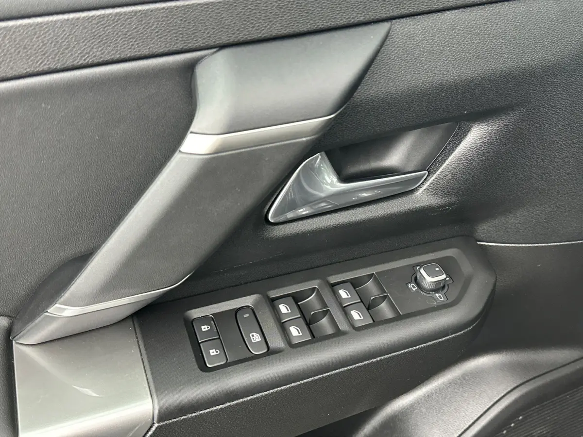 First Edition 74 kWh | Navigatie | Stoel & Stuur Verwarming | 360 graden camera | Dodehoekdetectie | Apple Carplay&Android Auto | Tot 8 jaar garantie!
