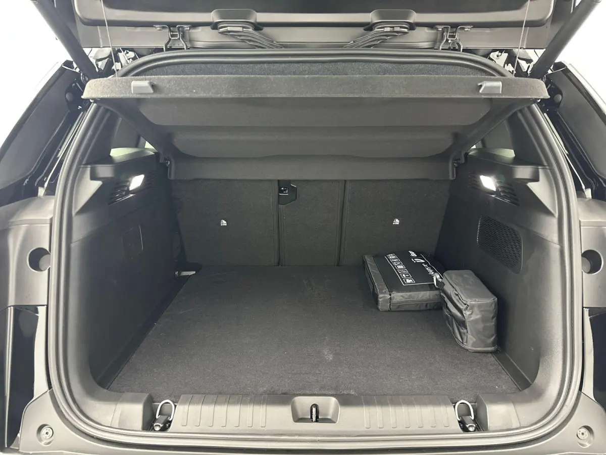 First Edition 74 kWh | Navigatie | Stoel & Stuur Verwarming | 360 graden camera | Dodehoekdetectie | Apple Carplay&Android Auto | Tot 8 jaar garantie!