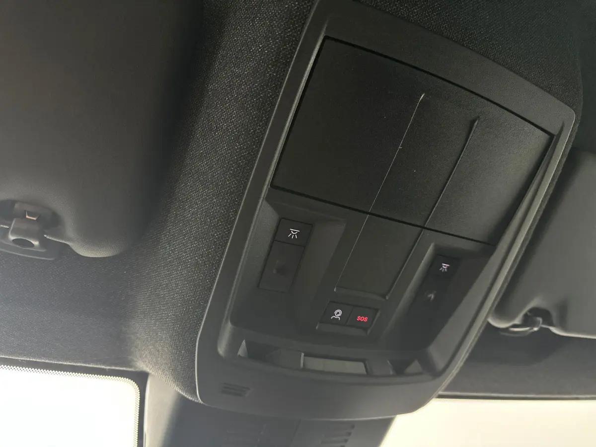 First Edition 74 kWh | Navigatie | Stoel & Stuur Verwarming | 360 graden camera | Dodehoekdetectie | Apple Carplay&Android Auto | Tot 8 jaar garantie!