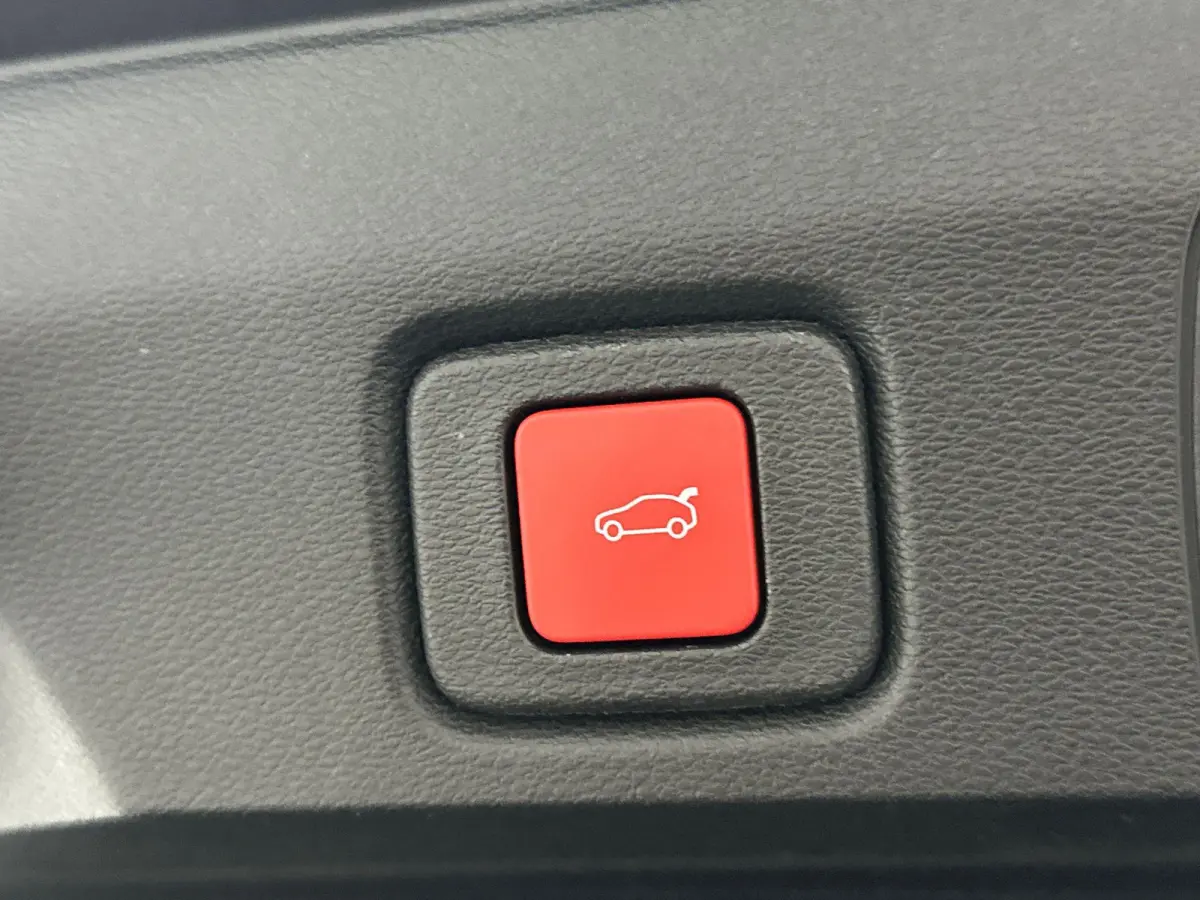 First Edition 74 kWh | Navigatie | Stoel & Stuur Verwarming | 360 graden camera | Dodehoekdetectie | Apple Carplay&Android Auto | Tot 8 jaar garantie!