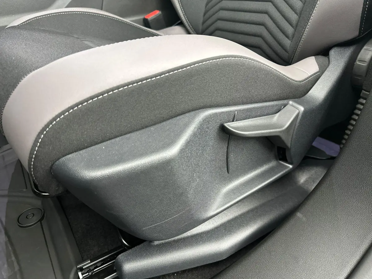 First Edition 74 kWh | Navigatie | Stoel & Stuur Verwarming | 360 graden camera | Dodehoekdetectie | Apple Carplay&Android Auto | Tot 8 jaar garantie!