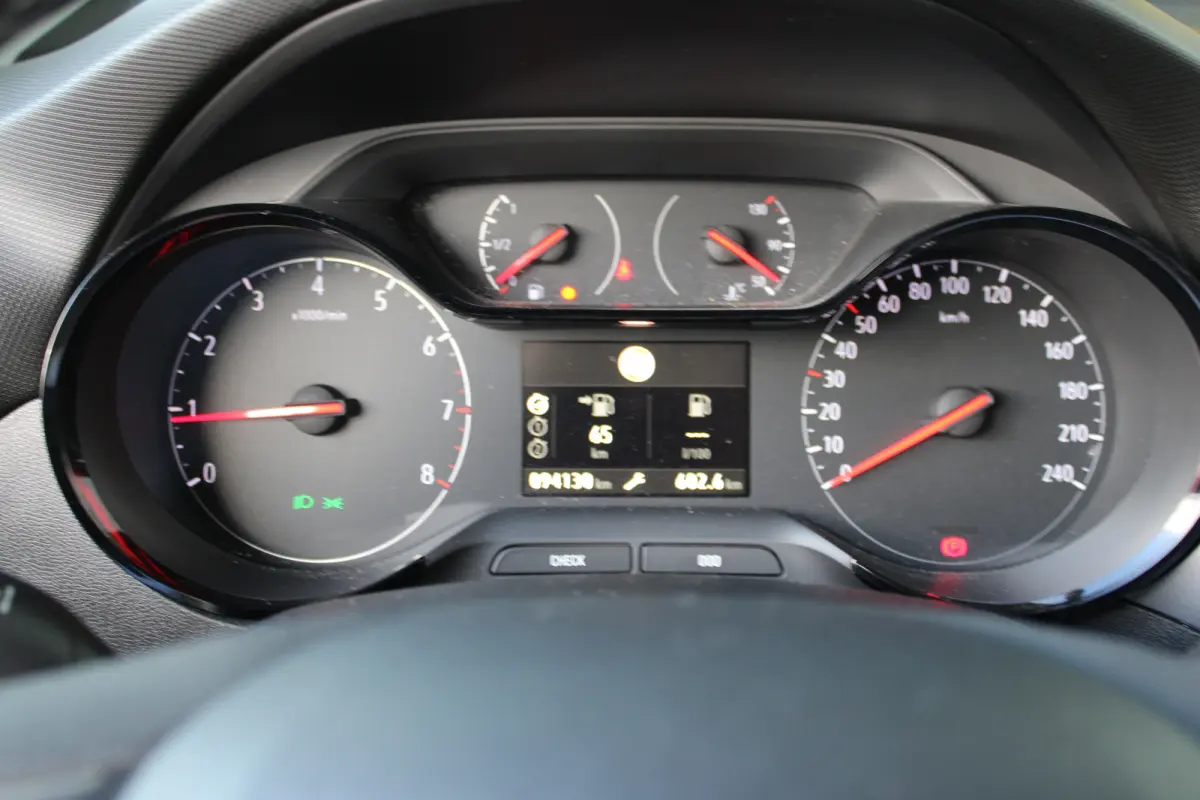 1.2 Turbo Online Edition | Vaste trekhaak | Navigatiesysteem | Cruise control | 16` lichtmetalen velgen |