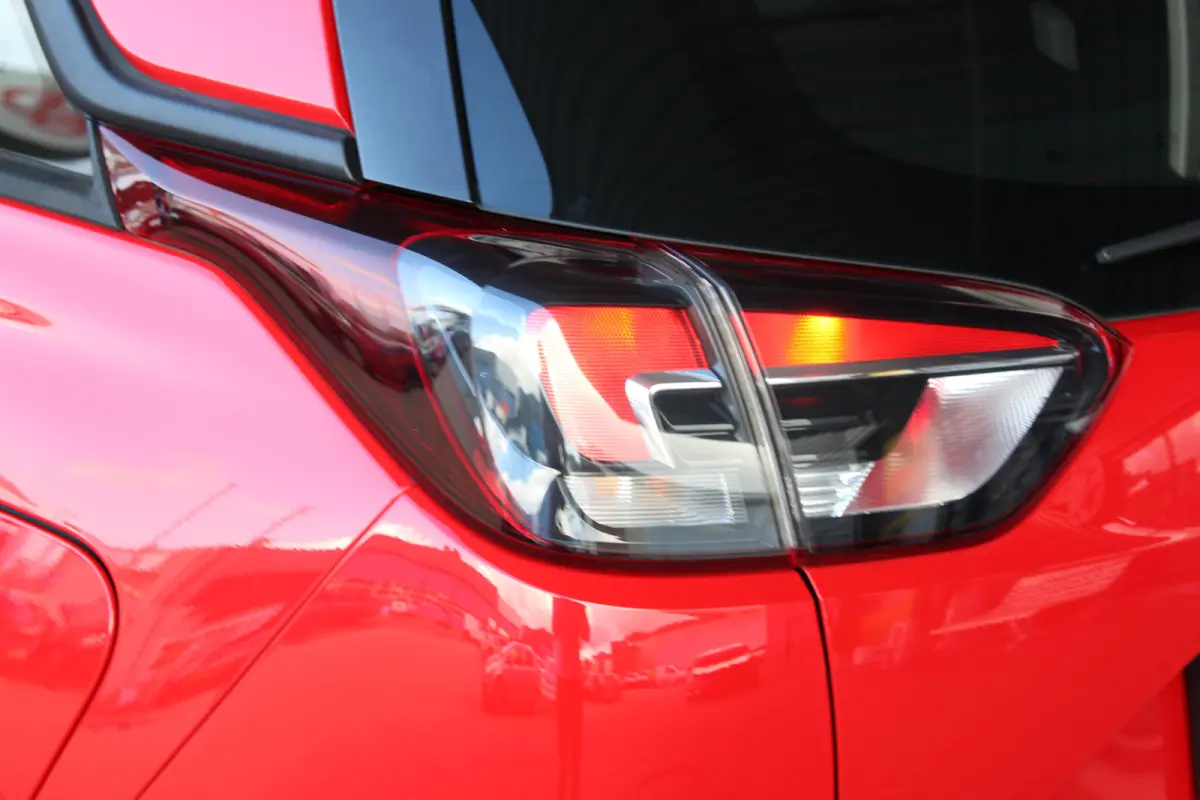 1.2 Turbo Online Edition | Vaste trekhaak | Navigatiesysteem | Cruise control | 16` lichtmetalen velgen |