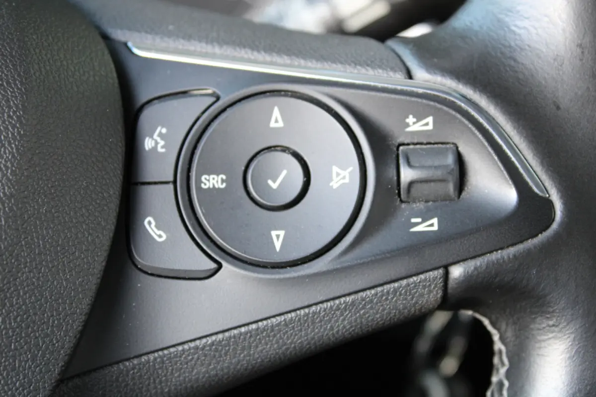 1.2 Turbo Online Edition | Vaste trekhaak | Navigatiesysteem | Cruise control | 16` lichtmetalen velgen |
