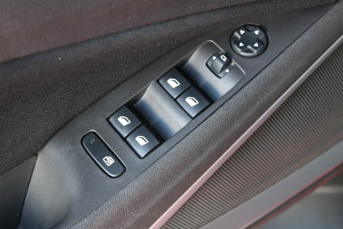1.2 Turbo Online Edition | Vaste trekhaak | Navigatiesysteem | Cruise control | 16` lichtmetalen velgen |