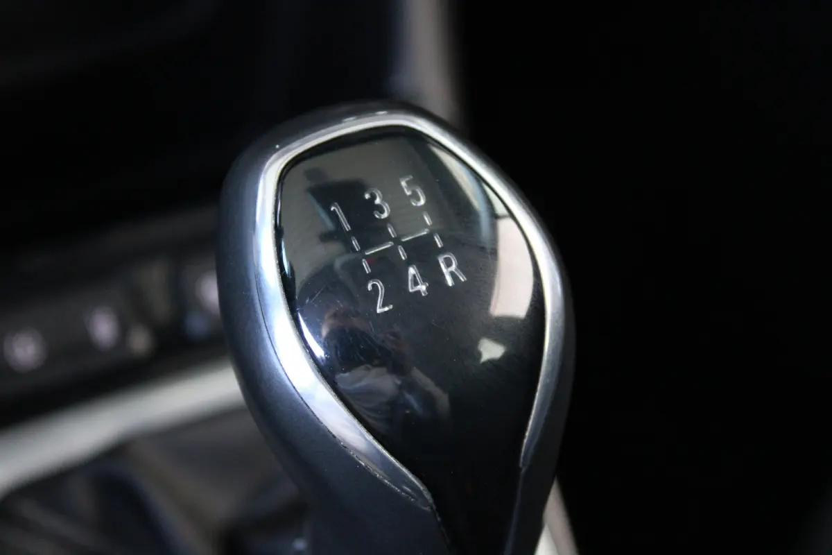 1.2 Turbo Online Edition | Vaste trekhaak | Navigatiesysteem | Cruise control | 16` lichtmetalen velgen |