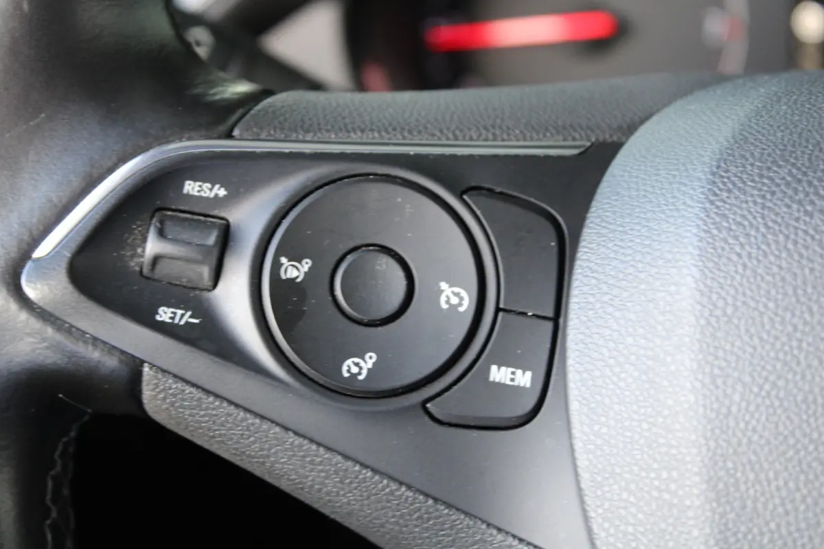 1.2 Turbo Online Edition | Vaste trekhaak | Navigatiesysteem | Cruise control | 16` lichtmetalen velgen |