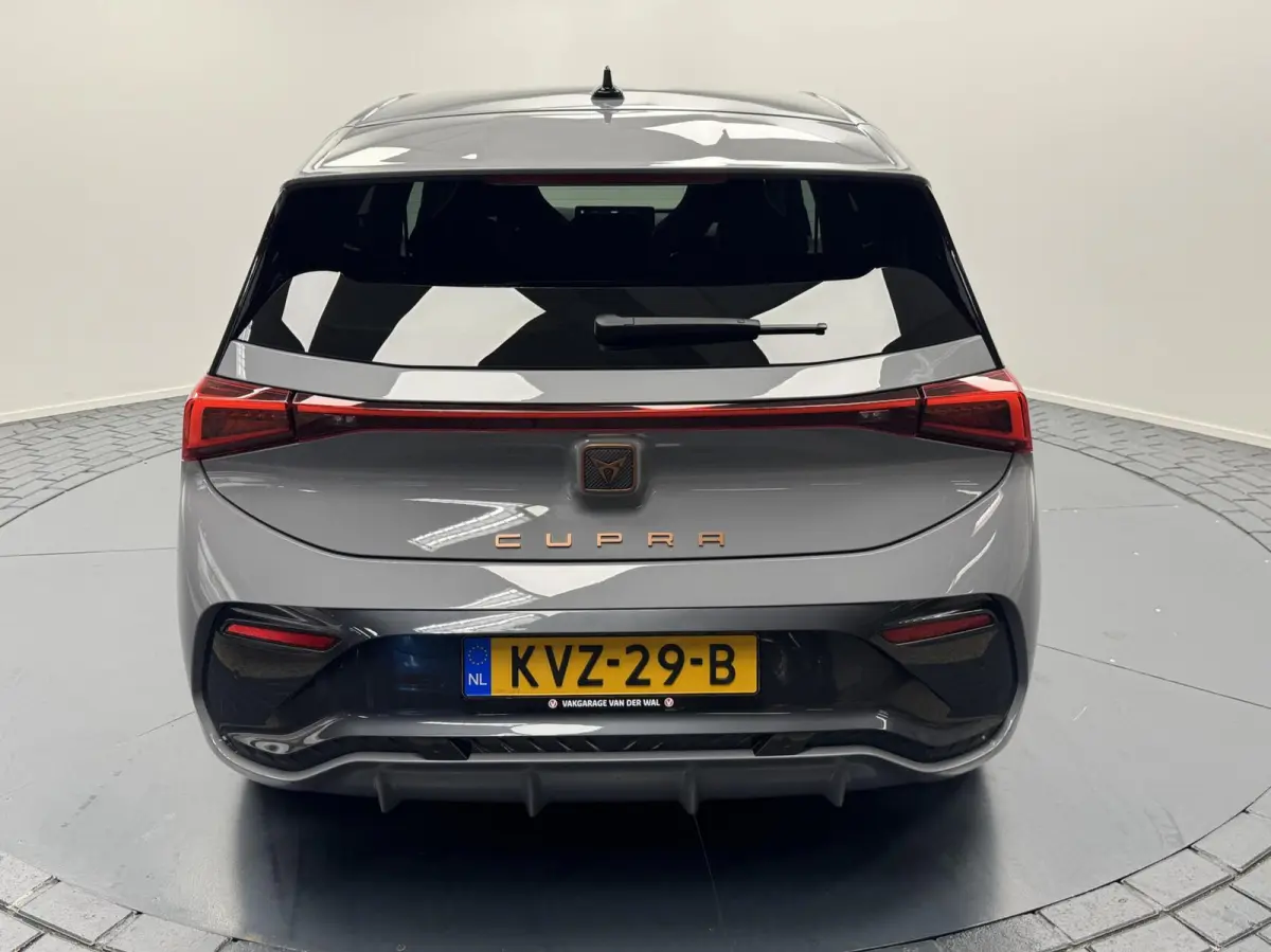 Essential 62 kWh Carplay-Clima-Parkeersensoren-Stuurverwarming-Lm19''velgen-Full LED